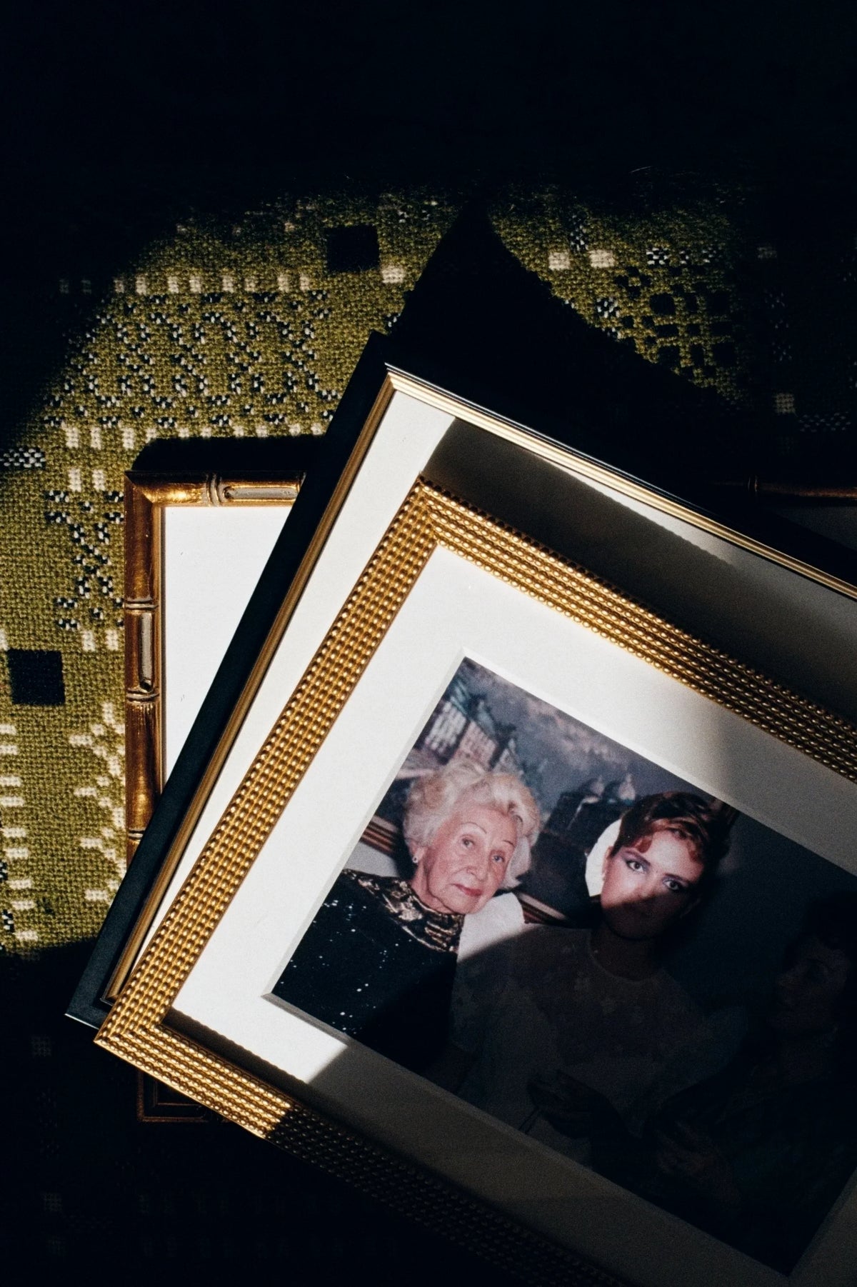 Custom vs Ready-Made Picture Frames: Which Should You Choose?